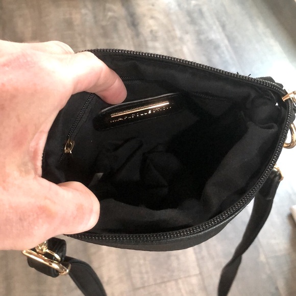 NWOT MIA K. COLLECTION BLK/GOLD CROSSBODY PURSE - Picture 6 of 8
